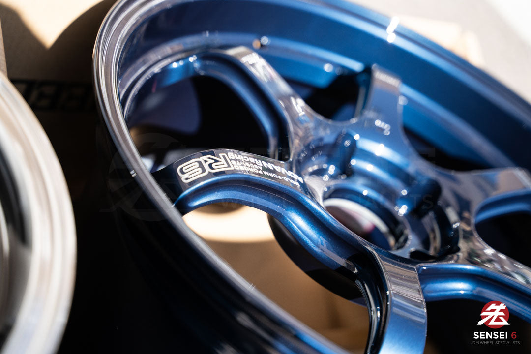 Advan R6 / 18x9.5 +45 / 5x120 / Azul titanio de competición (TBP)