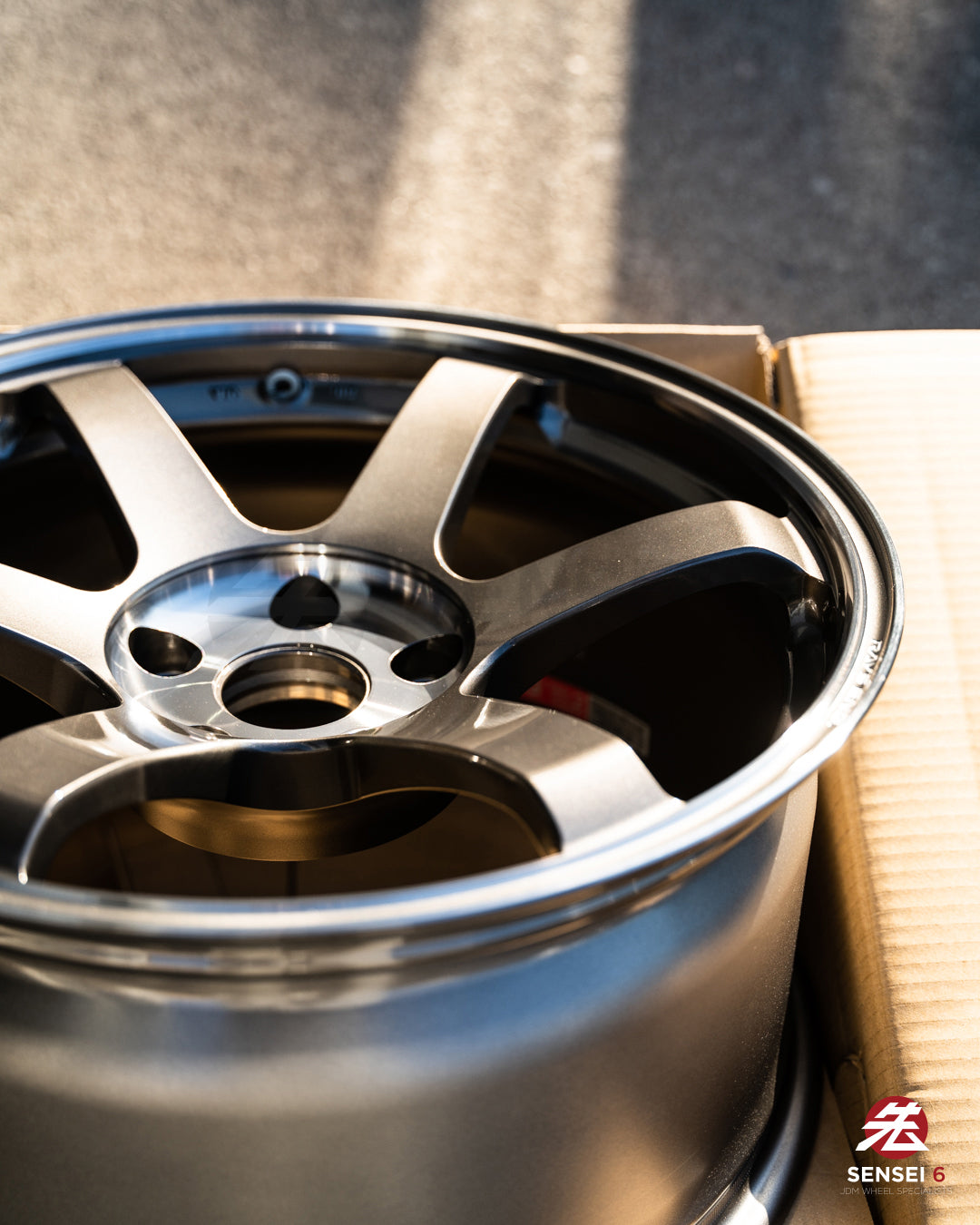Volk TE37 Saga SL / 18x9.5 +20 / 5x120 / Pressed Graphite