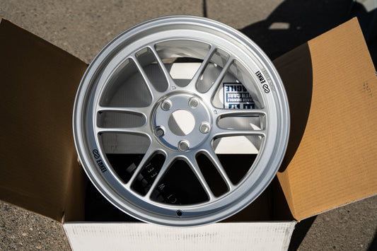 Enkei RPF1 / 18x9.5 +45 / 5x114.3 / F1 Plata 