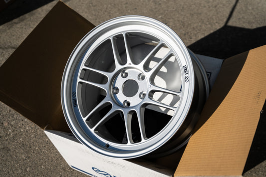 Enkei RPF1 / 18x9.5 +45 / 5x114.3 / F1 Plata 