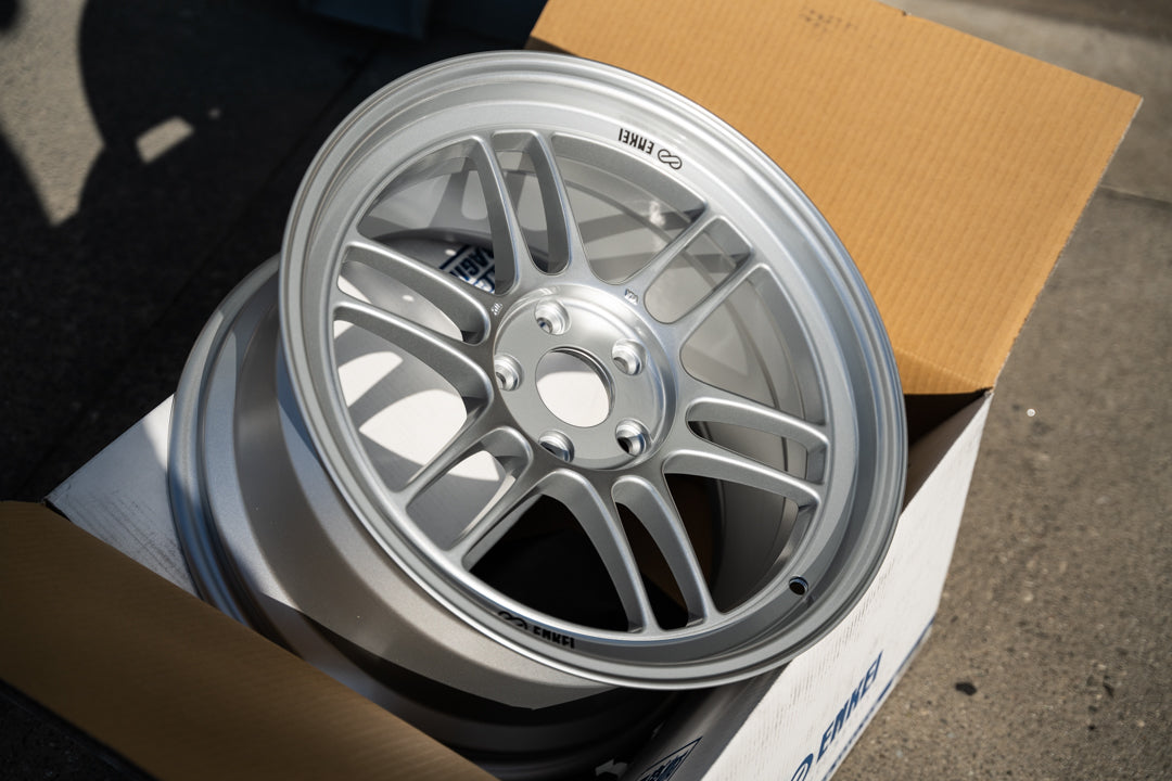 Enkei RPF1 / 18x9.5 +45 / 5x114.3 / F1 Plata 