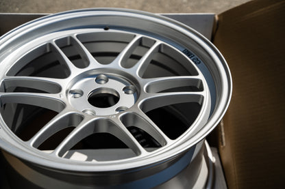 Enkei RPF1 / 18x9.5 +45 / 5x114.3 / F1 Plata 