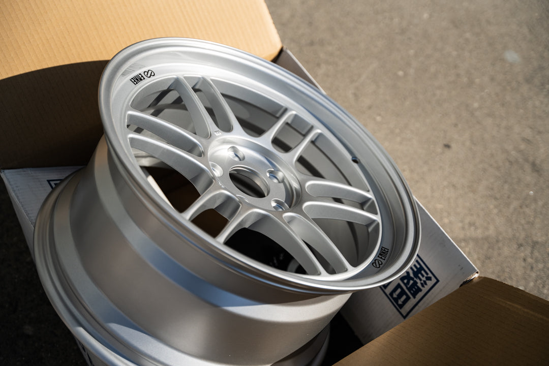 Enkei RPF1 / 18x9.5 +45 / 5x114.3 / F1 Plata 