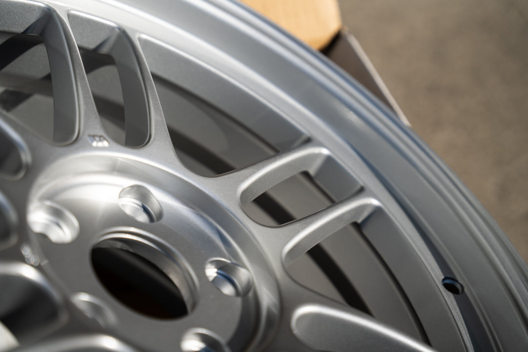 Enkei RPF1 / 18x9.5 +45 / 5x114.3 / F1 Plata 