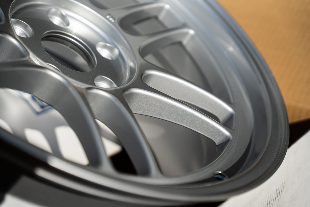 Enkei RPF1 / 18x9.5 +45 / 5x114.3 / F1 Plata 