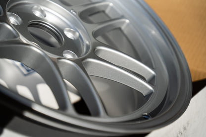 Enkei RPF1 / 18x9.5 +45 / 5x114.3 / F1 Plata 