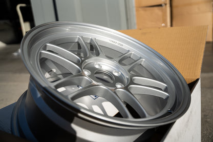 Enkei RPF1 / 18x9.5 +45 / 5x114.3 / F1 Plata 