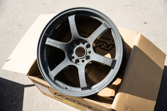 Gram Lights 57DR / 18x9.5 +38 / 5x120 (reperforado) / Brazos grises 