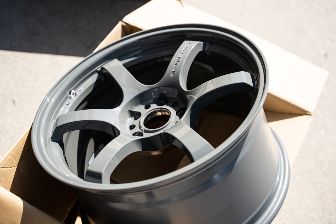 Gram Lights 57DR / 18x9.5 +38 / 5x114.3 / Arms Gray (AG)