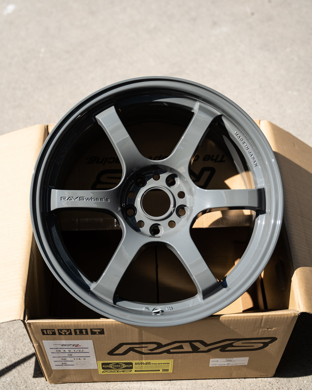 Gram Lights 57DR / 18x9.5 +38 / 5x114.3 / Arms Gray (AG)