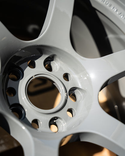 Gram Lights 57DR / 18x9.5 +38 / 5x114.3 / Arms Gray (AG)
