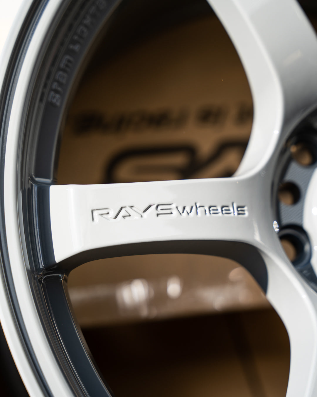 Gram Lights 57DR / 18x9.5 +38 / 5x114.3 / Arms Gray (AG)