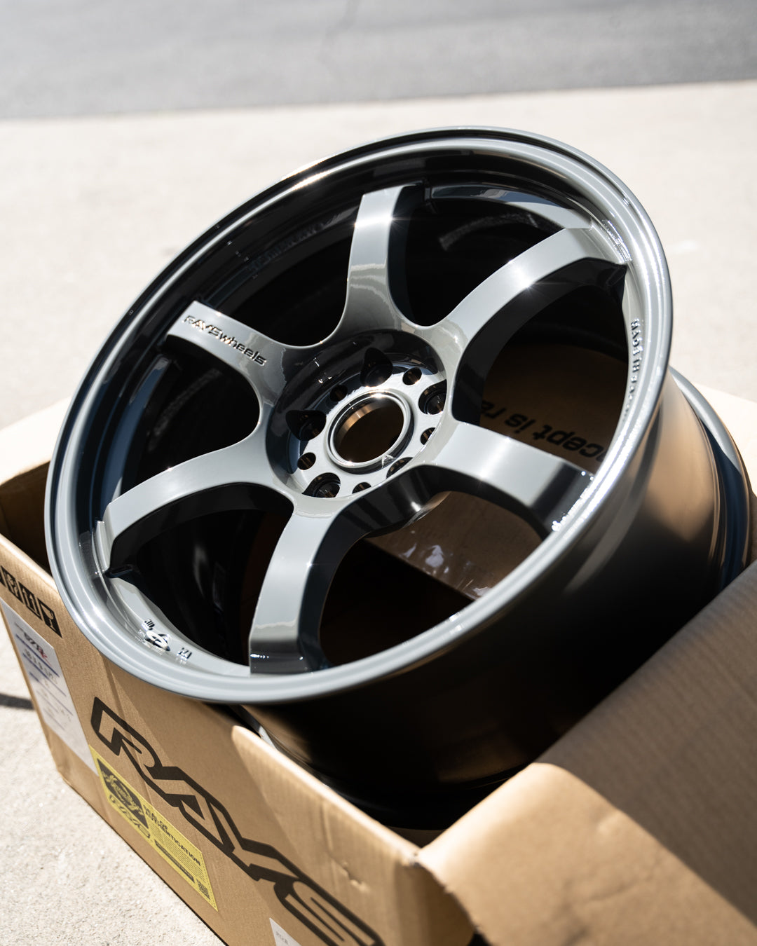 Gram Lights 57DR / 18x9.5 +38 / 5x114.3 / Arms Gray (AG)