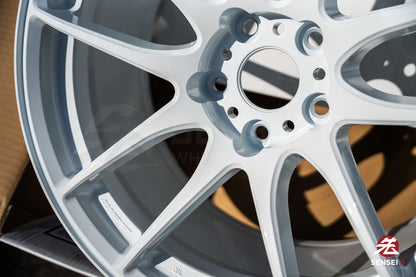 Work Emotion CR Shigoku / 18x9.5 +38 / 5x114.3 / Ice White (ICW)