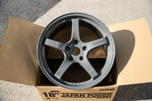 Gram Lights 57CR / 18x9.5 +38 / 5x120 / Brazos Grises 