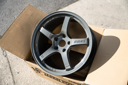 Gram Lights 57CR / 18x9.5 +38 / 5x120 / Brazos Grises 