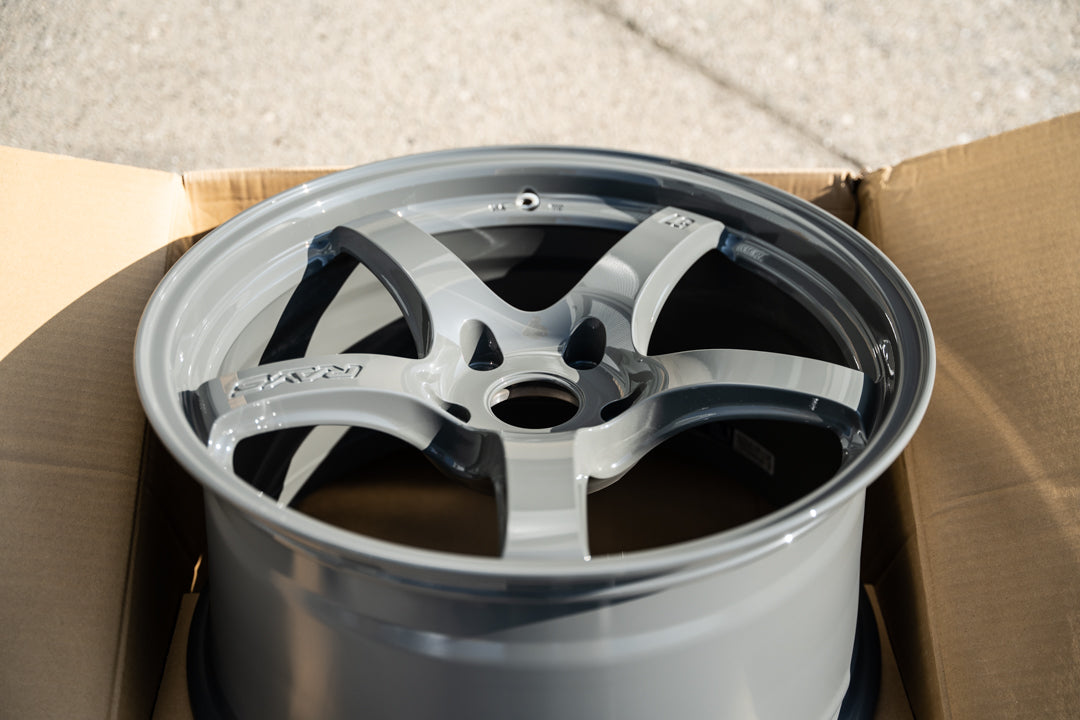 グラムライト 57CR / 18x9.5 +38 / 5x114.3 / アームズグレー