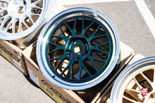 Load image into Gallery viewer, Volk 21A / 18x9.5 +22 / 5x120 / Racing Green Rim DC (IG)
