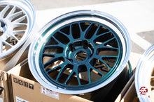 Load image into Gallery viewer, Volk 21A / 18x9.5 +22 / 5x120 / Racing Green Rim DC (IG)
