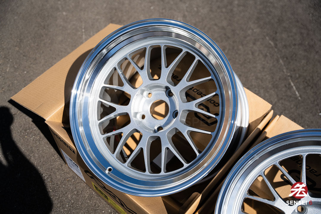 Volk 21A / 18x10.5 +22 / 5x120 / Diamond Silver Rim DC (DS)