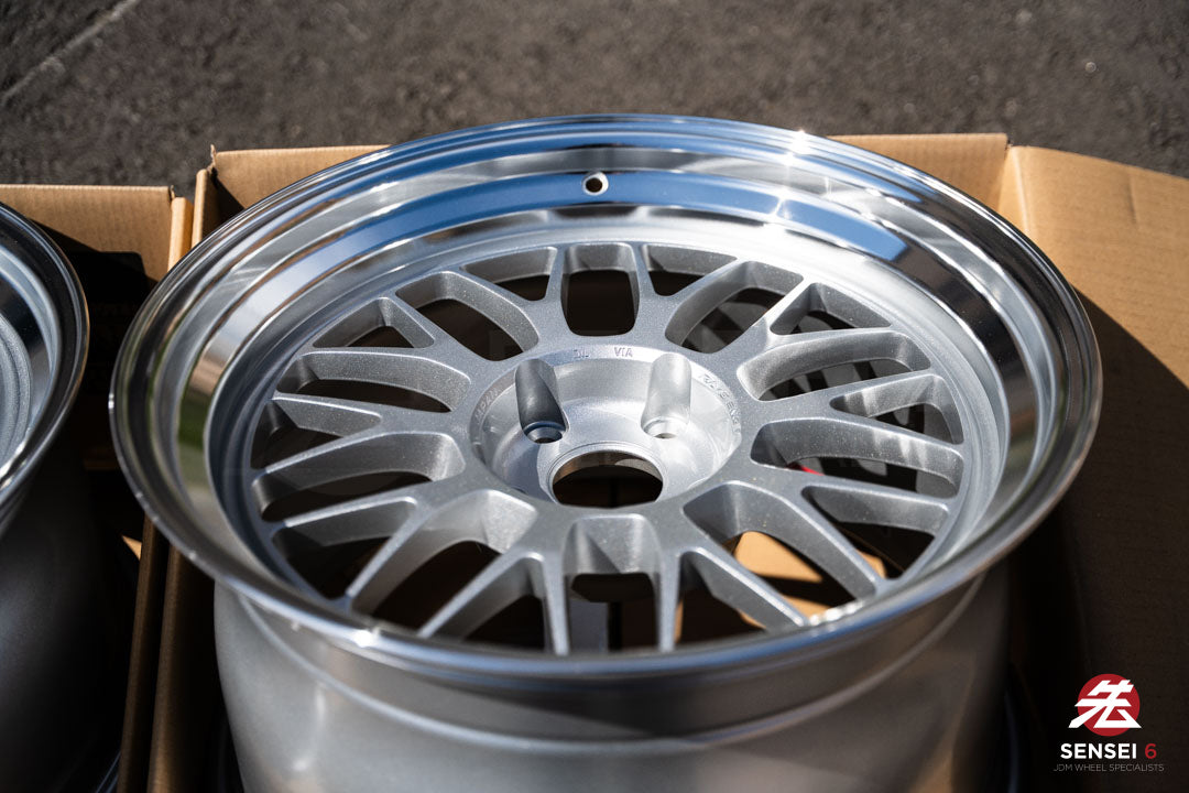Volk 21A / 18x10.5 +22 / 5x120 / Diamond Silver Rim DC (DS)