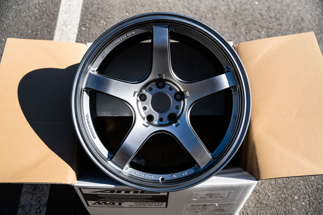 AME Tracer GTV / 18x10.5 +15 / 5x114.3 / Matte Hyper Silver