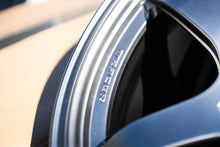 Cargar imagen en el visor de la galería, AME Tracer GTV / 18x10.5 +25 / 5x114.3 / Plata mate
