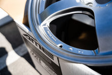 Cargar imagen en el visor de la galería, AME Tracer GTV / 18x10.5 +25 / 5x114.3 / Plata mate
