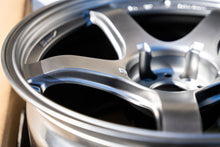 Cargar imagen en el visor de la galería, AME Tracer GTV / 18x10.5 +25 / 5x114.3 / Plata mate
