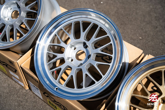 Volk 21A / 18x9.5 +22 / 5x120 / ダイヤモンドシルバーリム DC (DS)