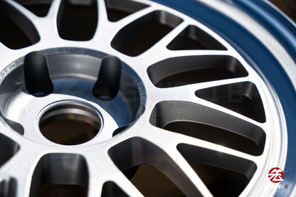 Volk 21A / 18x9.5 +22 / 5x120 / Llanta plateada diamante DC (DS)