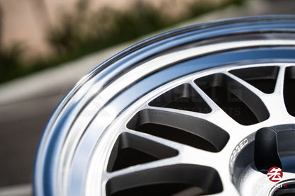 Volk 21A / 18x9.5 +22 / 5x120 / Llanta plateada diamante DC (DS)