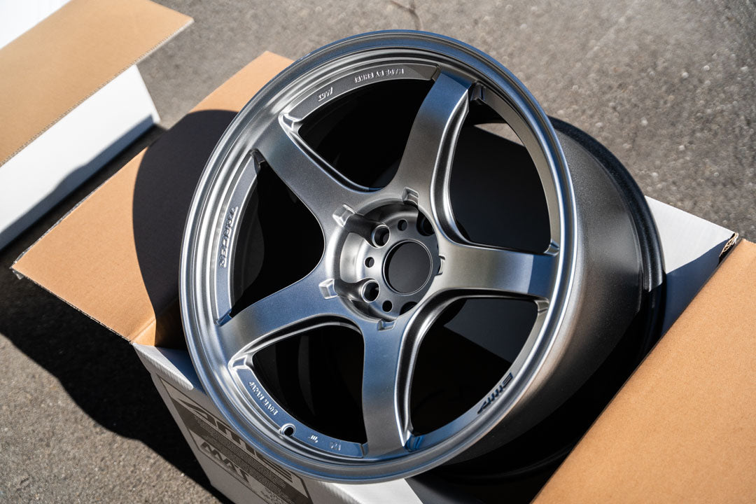 AME Tracer GTV / 18x11 +15 / 5x114.3 / Matte Hyper Silver (MAT/HS