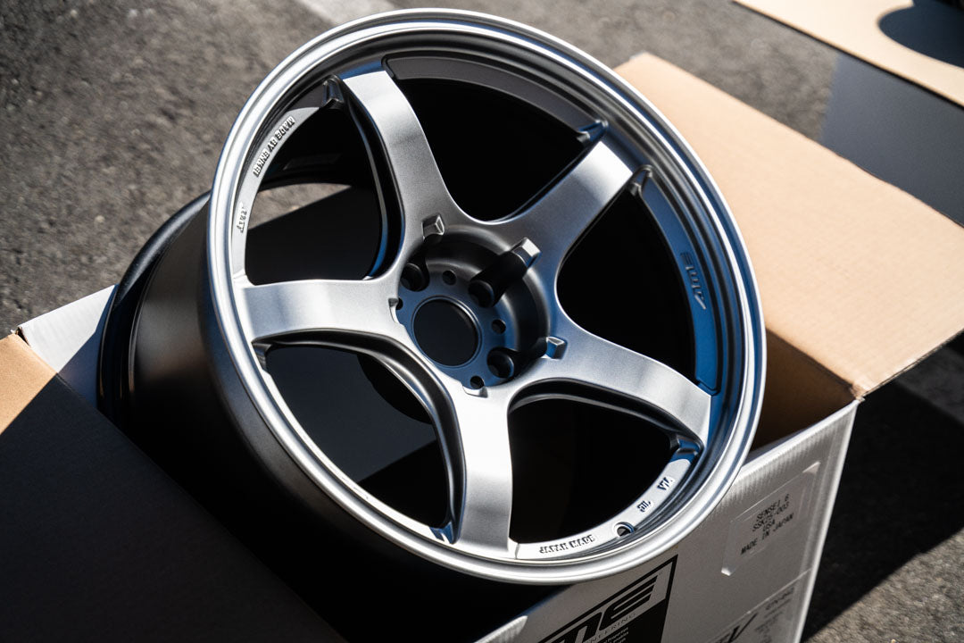 AME Tracer GTV / 18x11 +15 / 5x114.3 / Matte Hyper Silver (MAT/HS