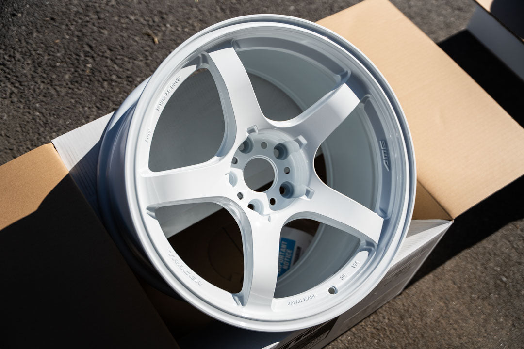 AME Tracer GTV / 18x10.5 +15 / 5x114.3 / Racing White