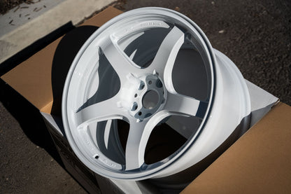 AME Tracer GTV / 18x10.5 +15 / 5x114.3 / Racing White