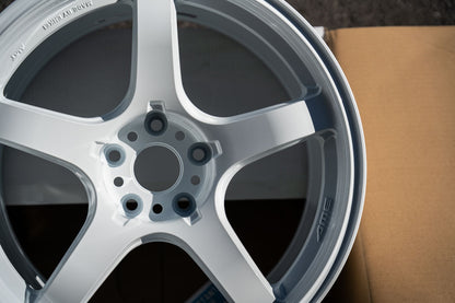 AME Tracer GTV / 18x10.5 +15 / 5x114.3 / Racing White