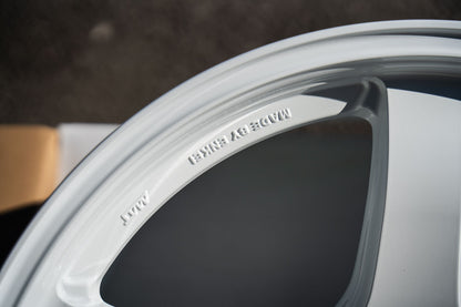 AME Tracer GTV / 18x10.5 +15 / 5x114.3 / Racing White