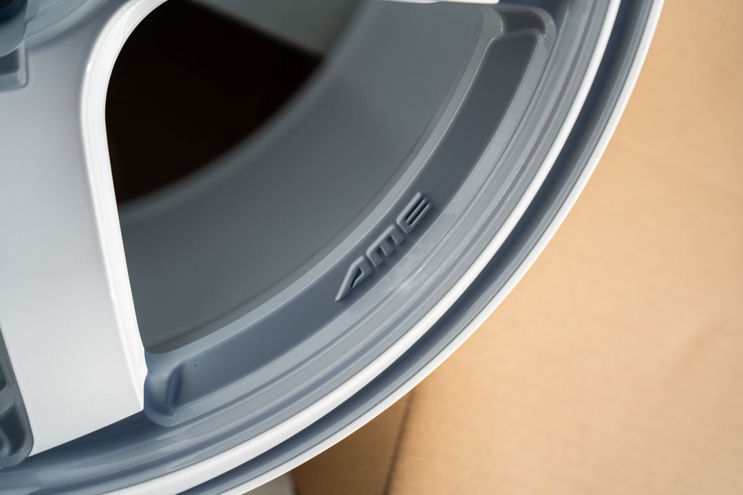 AME Tracer GTV / 18x10.5 +15 / 5x114.3 / Racing White