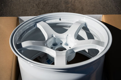 AME Tracer GTV / 18x10.5 +15 / 5x114.3 / Racing White