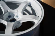 Load image into Gallery viewer, AME Tracer GTV / 18x10.5 +15 / 5x114.3 / Racing White
