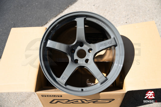 Gram Lights 57CR / 18x10.5 +22 / 5x114.3 / Arms Gray (AG)