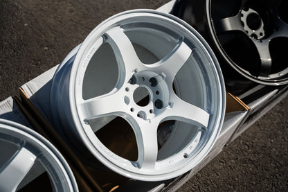 AME Tracer GTV / 17x9.5 +15 / 5x114.3 / Racing White