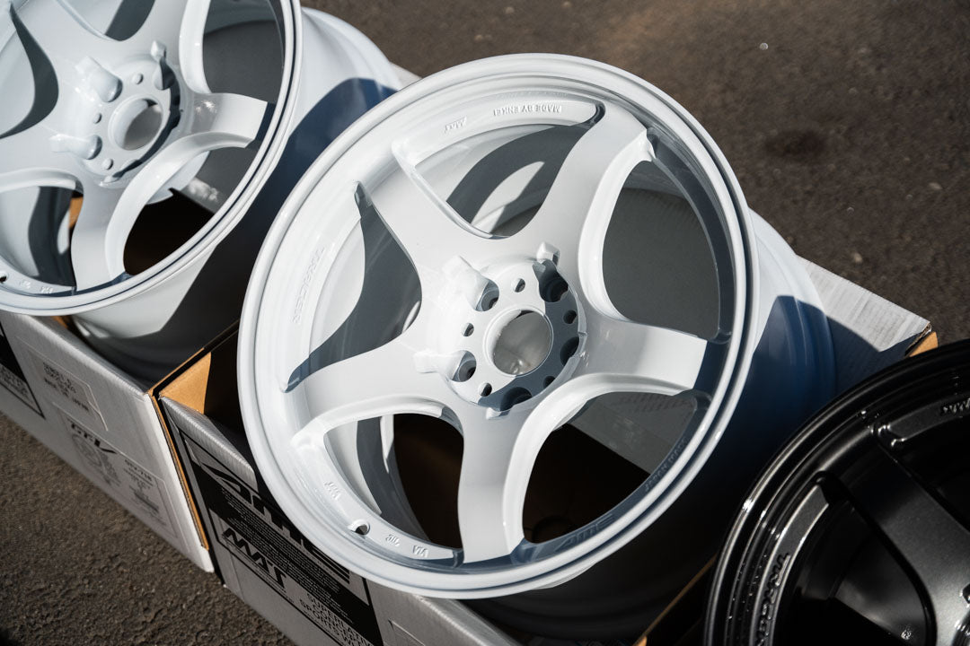 AME Tracer GTV / 17x9.5 +15 / 5x114.3 / Racing White