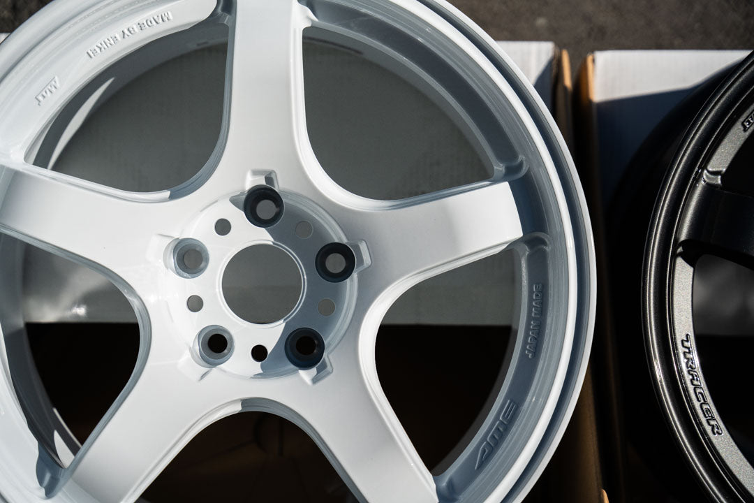 AME Tracer GTV / 17x9.5 +15 / 5x114.3 / Racing White