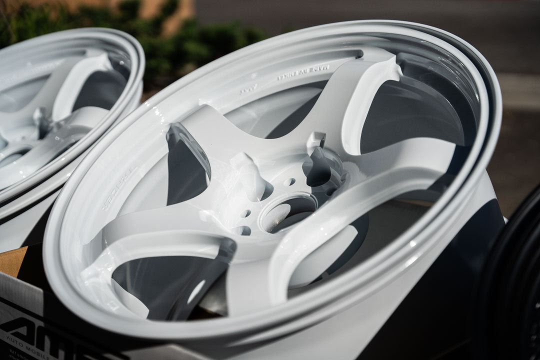AME Tracer GTV / 17x9.5 +15 / 5x114.3 / Racing White