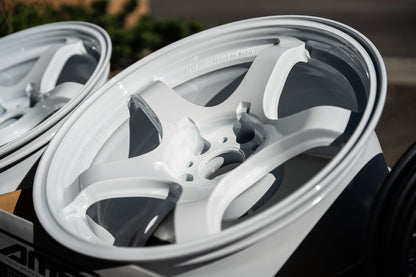 AME Tracer GTV / 17x9.5 +15 / 5x114.3 / Racing White