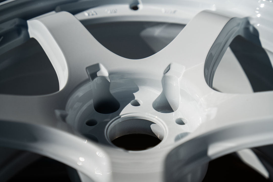 AME Tracer GTV / 17x9.5 +15 / 5x114.3 / Racing White