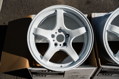 AME Tracer GTV / 17x9 +20 / 5x114.3 / Racing White