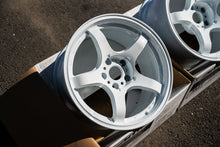 Load image into Gallery viewer, AME Tracer GTV / 17x9 +20 / 5x114.3 / Racing White
